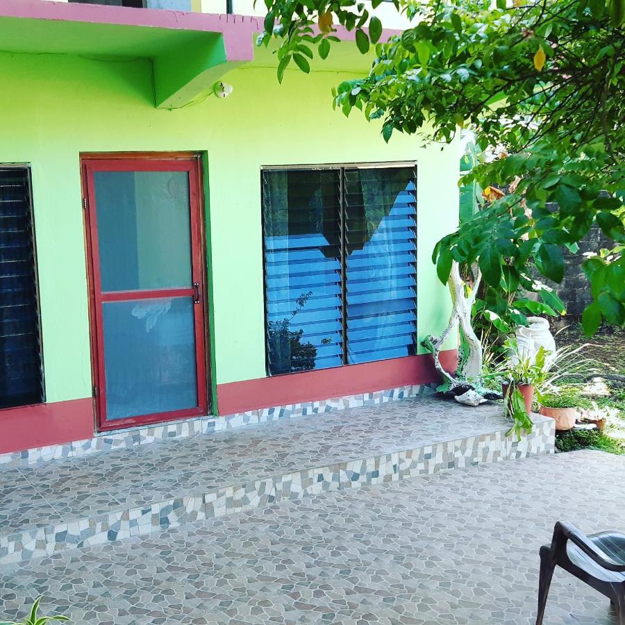 Villy'S Cottage North End Ngoại thất bức ảnh